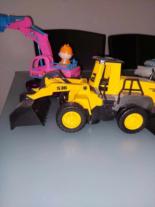 De vânzare 2 escavatoare de jucarie, noi nouțe