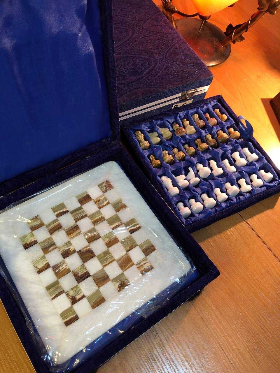 Шахмат с доской шахматы из натуральный камни Оникс