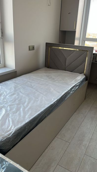 Спальный кроват 200×90 с мартасом СРОЧНО новый