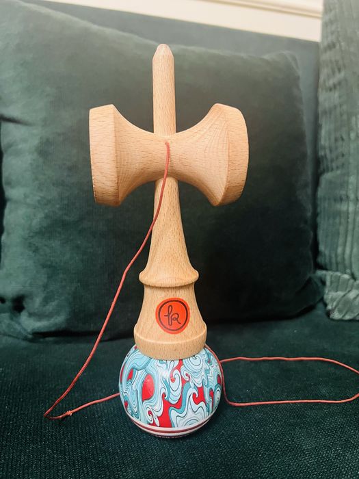 Kendama europe semnata de x remus