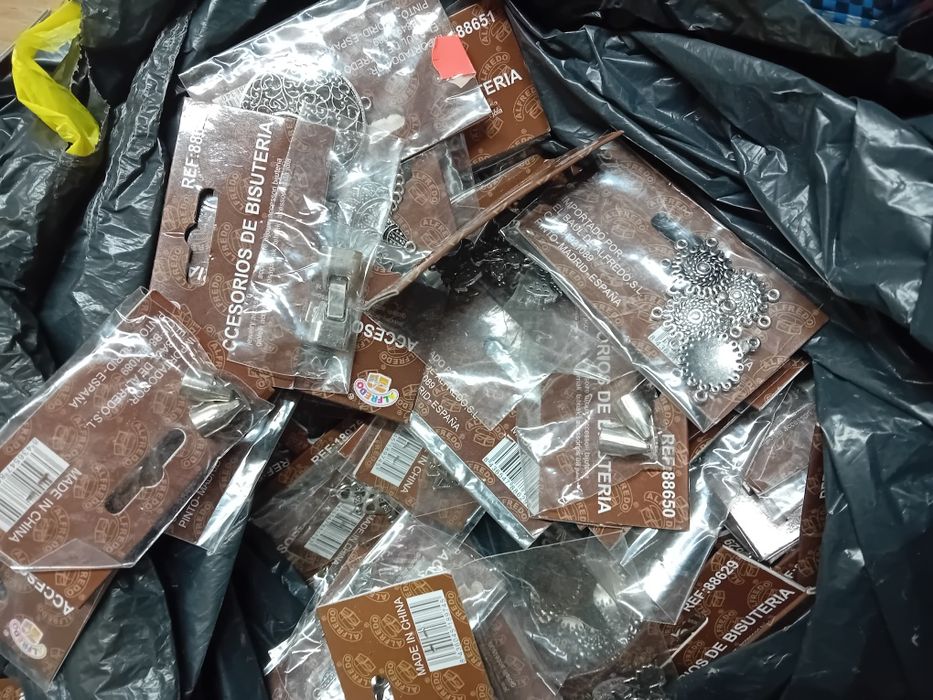 Accesorii metalice pentru bijuterii. 100 lei pentru 100 pungute.