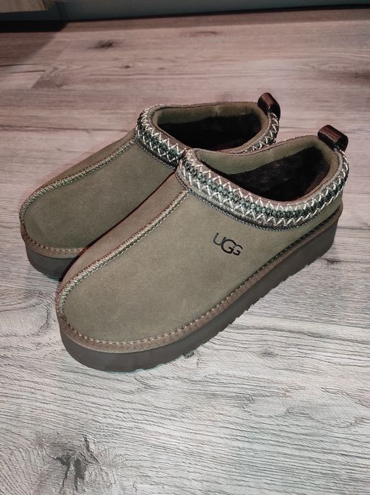 Vând Ugg marimea 40