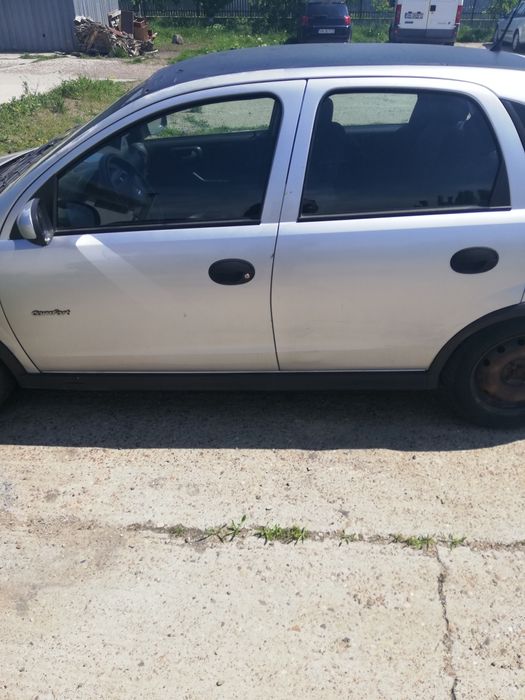 Vindem opel corsa c 1,2 benzina an 2003