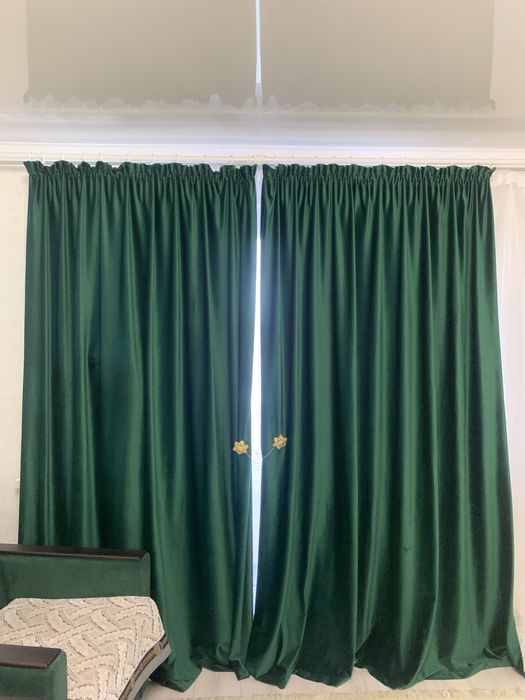 Продам Шторы цвет изумруд