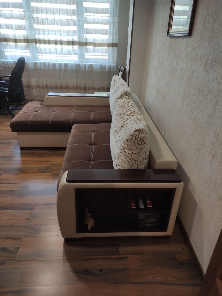 Разтегателен диван