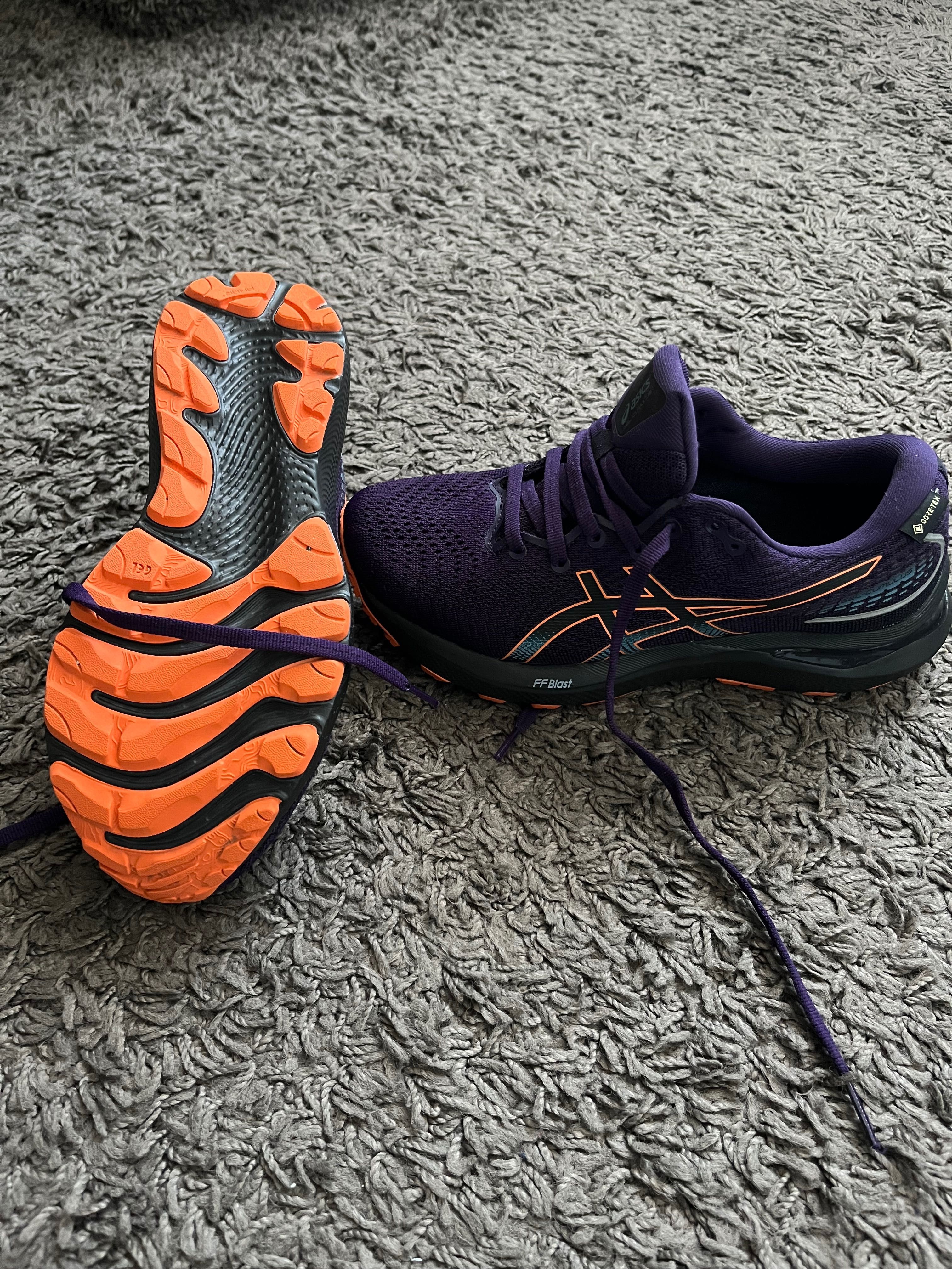 Маратонки Asics Нови