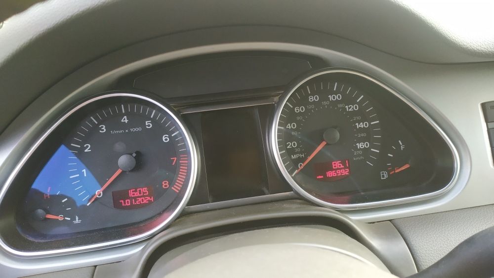 Audiq7 3,6 бензин  2008 г 4 вд 7 мест