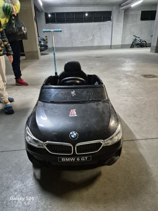 Mașinuța electrica copiii