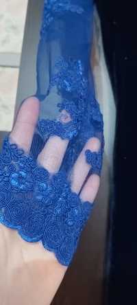 Rochie catifea albastra cu dantela