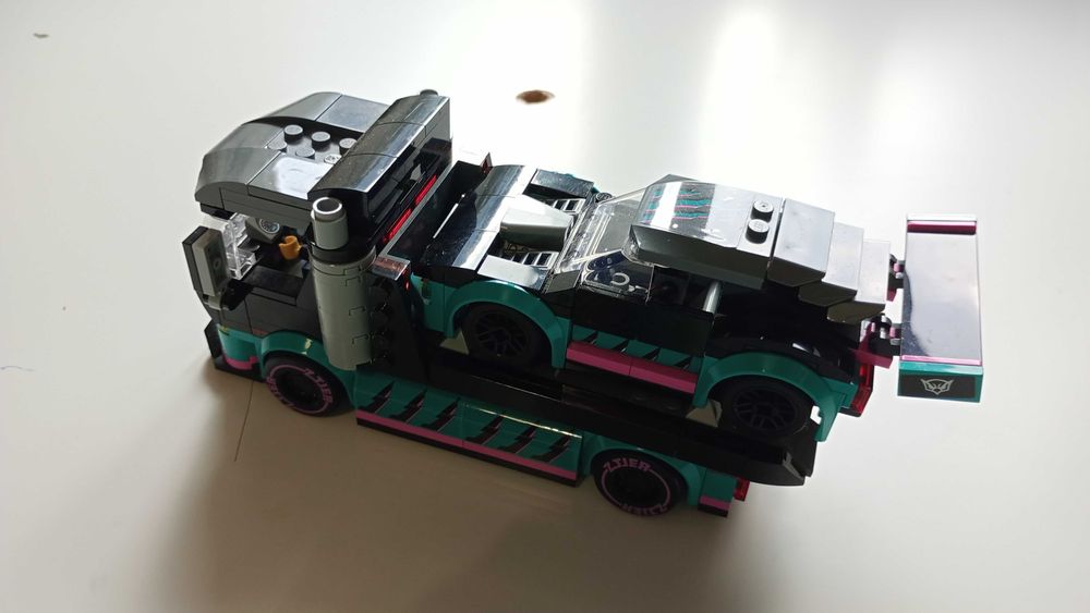 Lego city- Platforma cu mașina de curse 7+