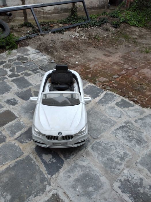 Детска електрическа кола BMW . Ползвано само 3месеца , дистанционно