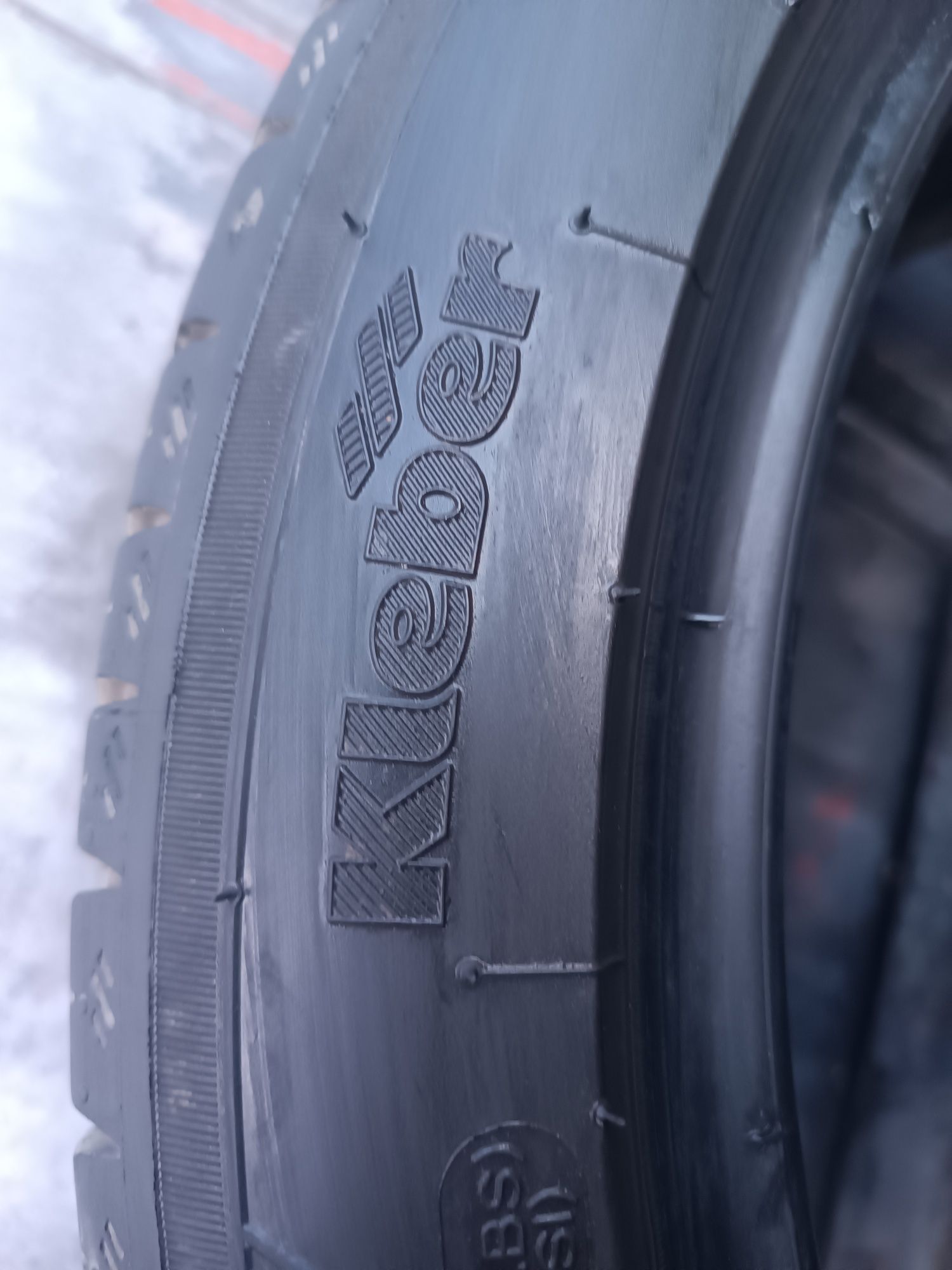 225/45/17 Kleber