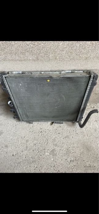 Продам на мерседес 124 Е2,8 радиатор основной