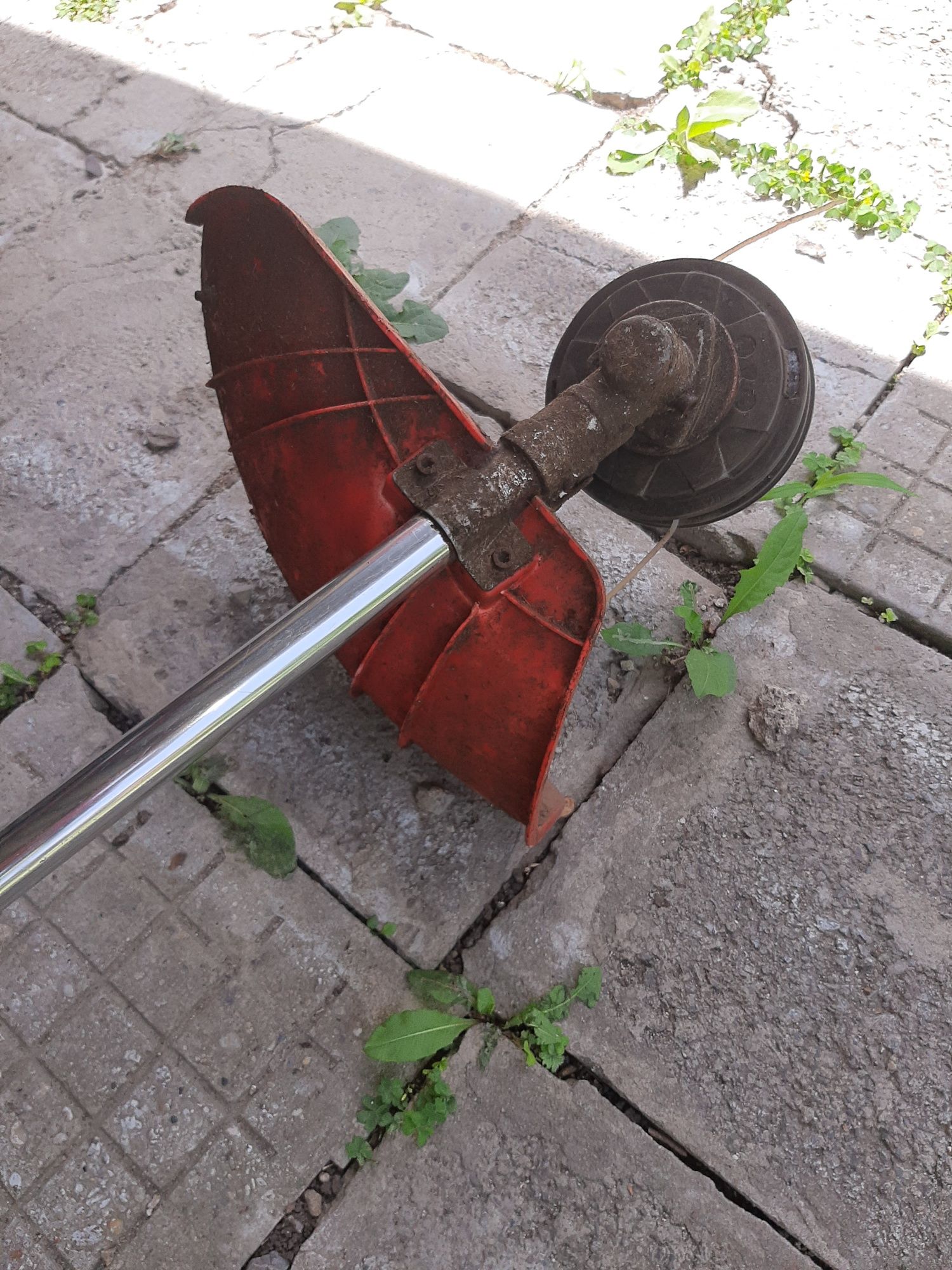 Продавам моторна косачка MTD BC 43