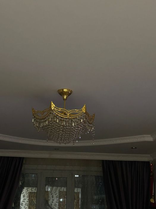 Продам люстру хрустальную в хорошем состоянии.