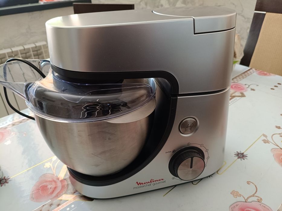 Продам кухонный комбайн состояние как новый