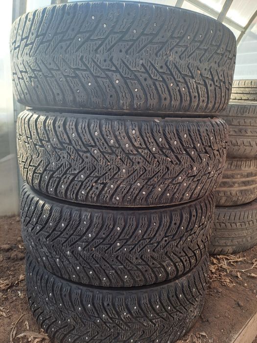 Резина с дисками  зимняя Нокиан нордман 8 в хорошем состоянии