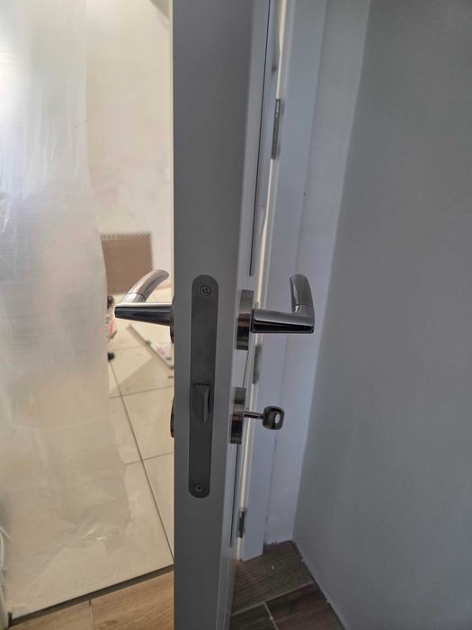 Чисто нова интериорна врата Сан Исидро