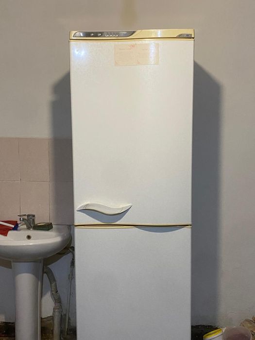 Холодильник бу Атлант