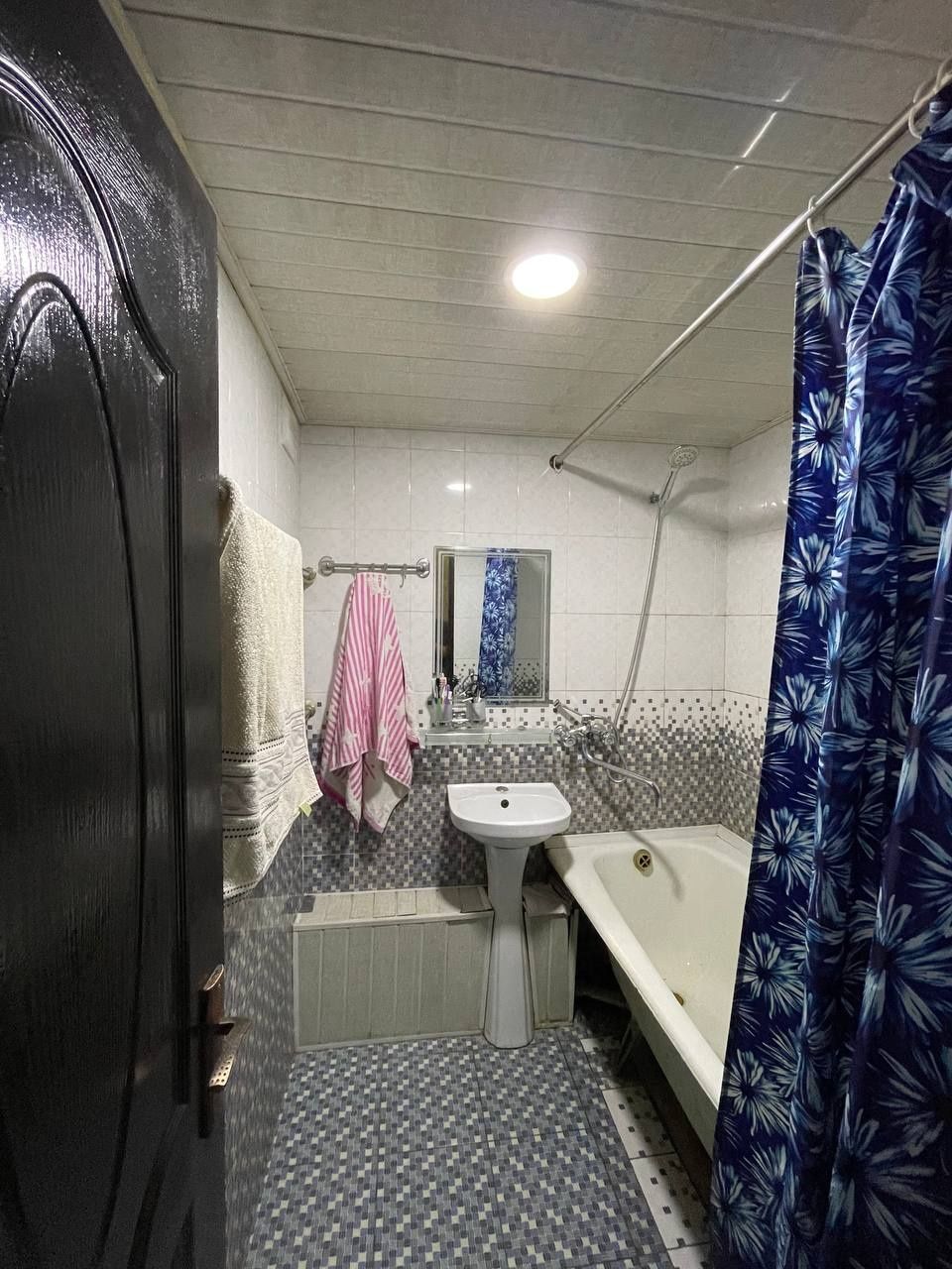 Срочно продаётся 4 комнатная квартира , 77-серия. можно обмен на дом