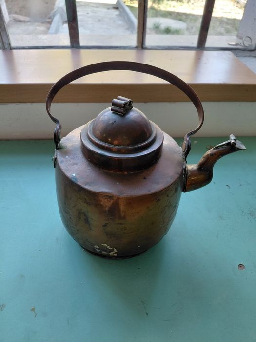 Антични медни чайници