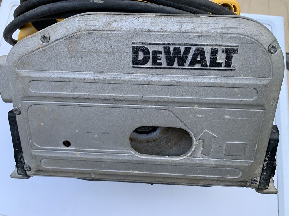 DeWALT DWS52 /230V/1300W/ потапящ циркуляр в куфар