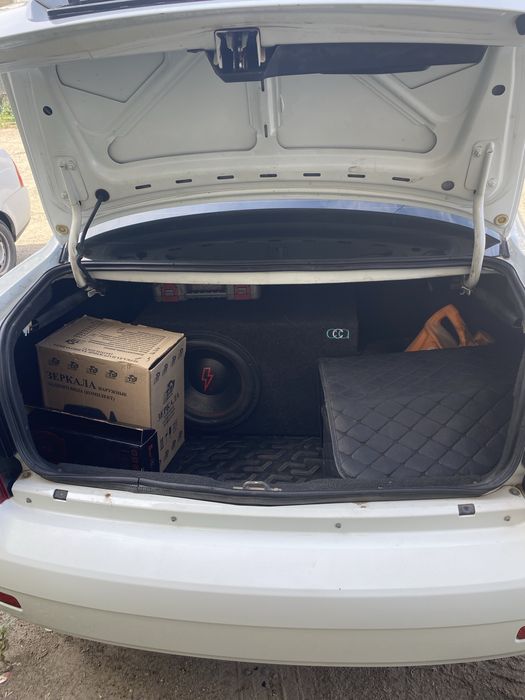 Продам буыер и два усилка срочно