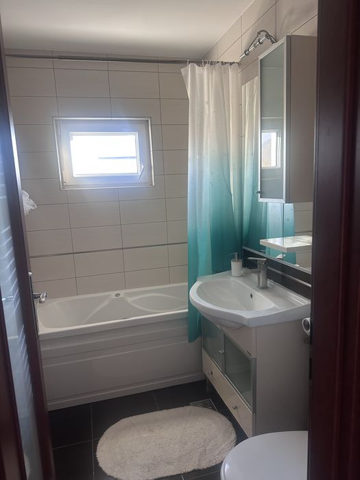 Inchiriez apartament 3 camere central