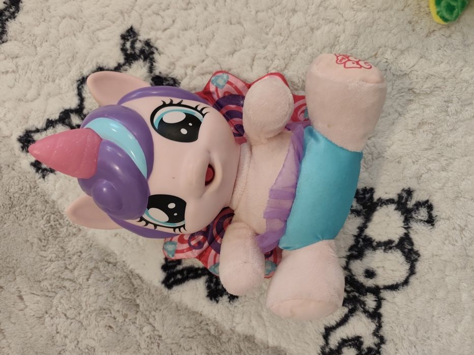 Lot jucării pentru bebeluși - pluşuri, zornăitori, figurine, cărticele