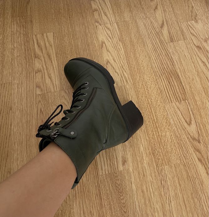 Продам зимние женские сапоги