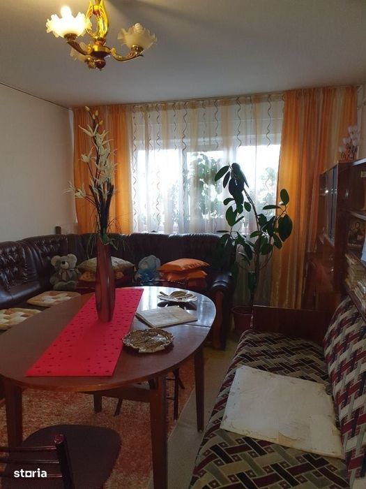 Carpe Diem Imobiliare - 3 decomandate cornitoiu profi