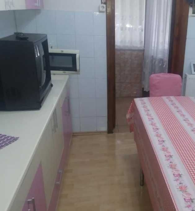 Дава се под наем Тристаен апартамент в Пловдив, Западен - 90 кв.м за 280.5 € - Снимка #3
