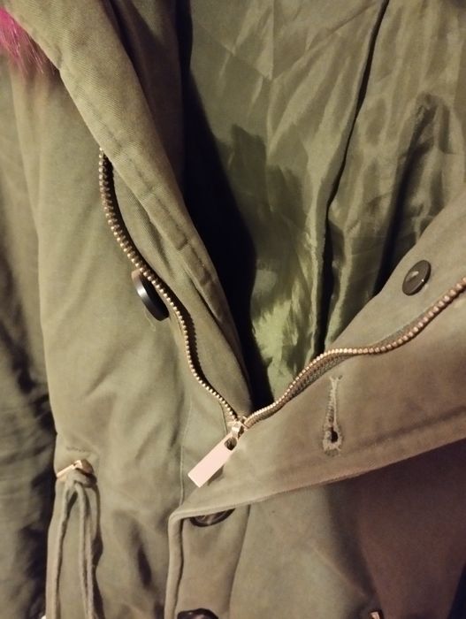 Тъмно зелено яке с розова качулка, и палтенце-цветно