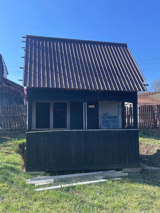 Vând cabana din lemn