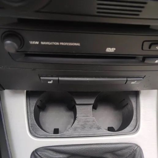 Cupholder за BMW E90 / E91 – поставка за чаши на мястото на пепелника