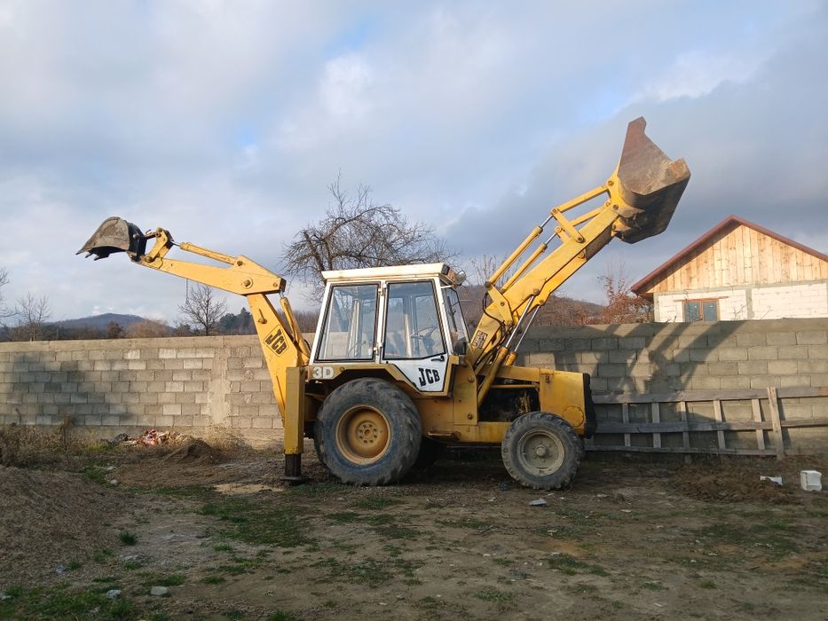 Vând Buldoescavator JCB