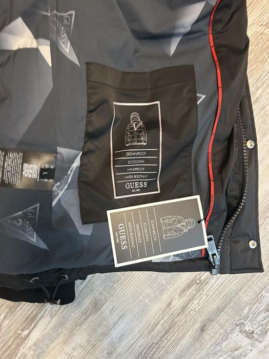 Яке на Gues оргинално