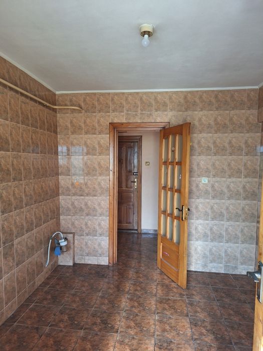 Ap 3 camere , zona Garii, pret neg