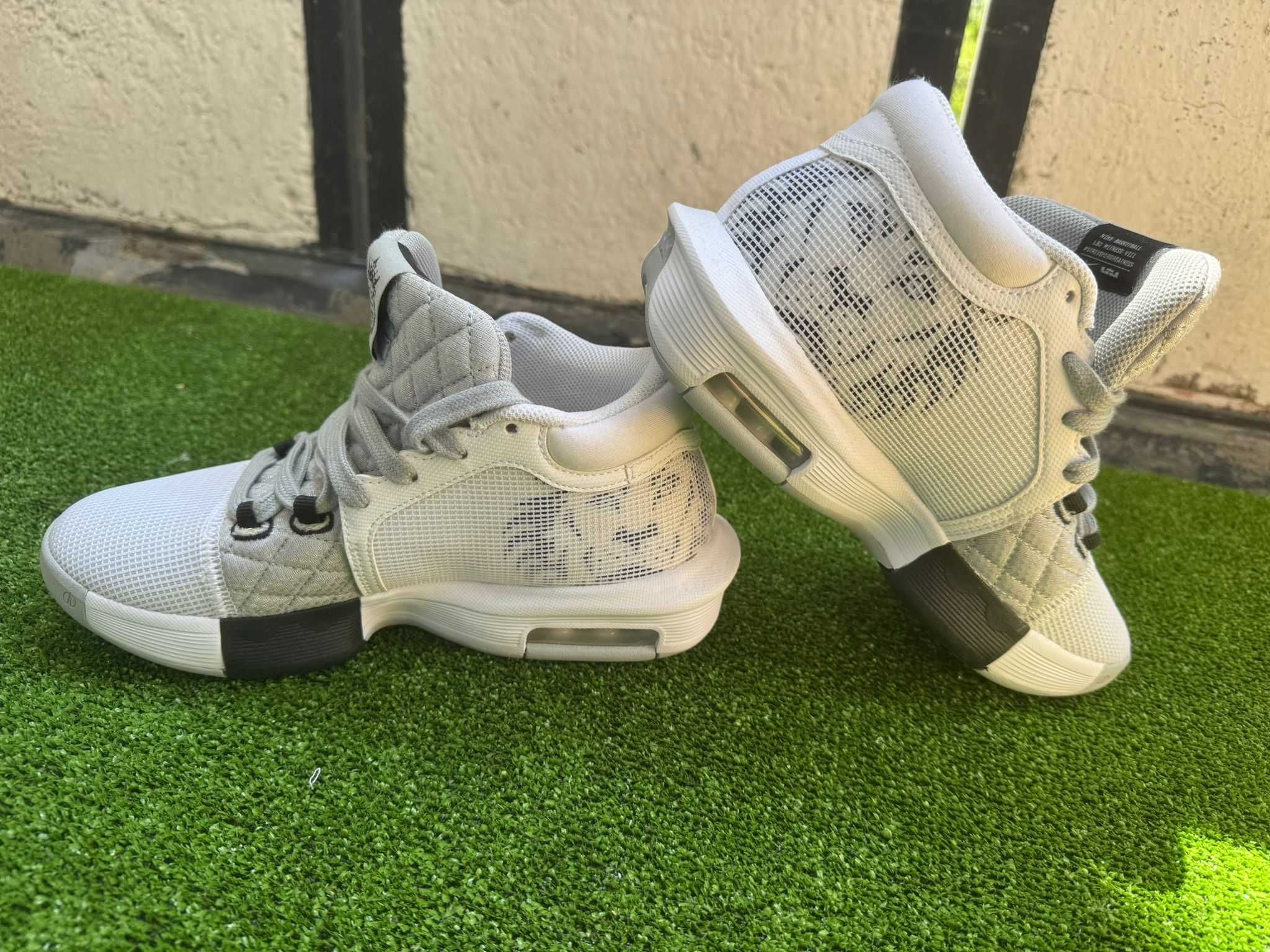 Обувки Nike LeBron