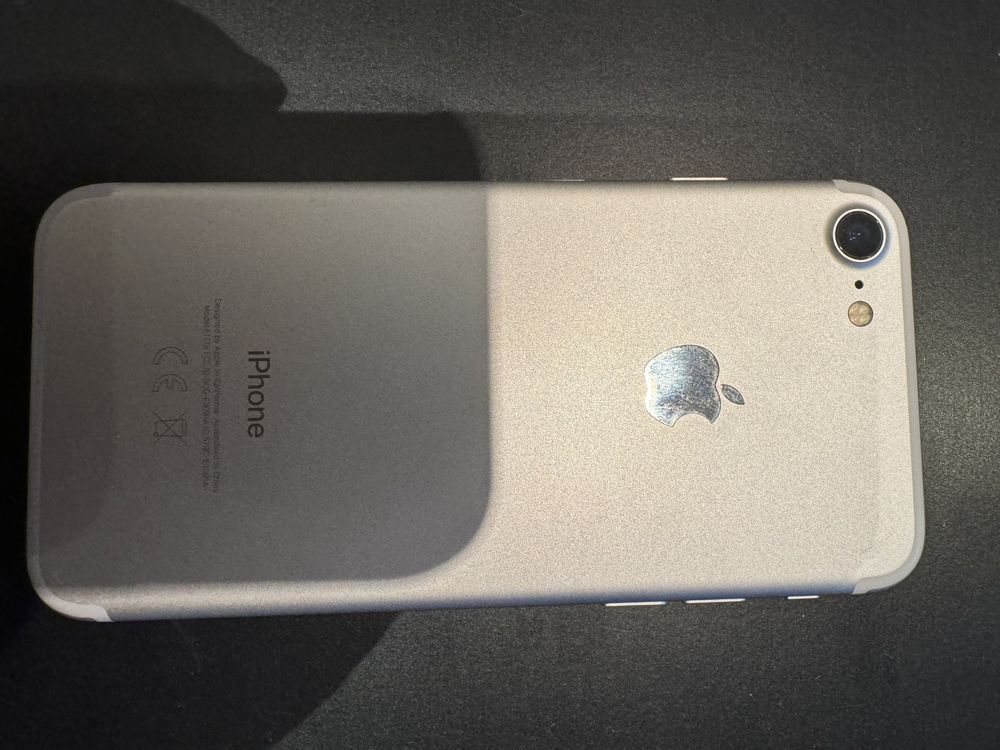 iPhone 7 32 gb бял