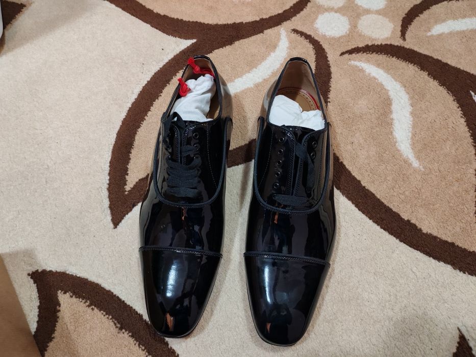 Pantofi Christian Louboutin bărbați  piele lăcuită neagră Nr 43/5