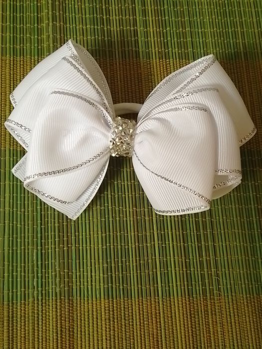Белые бантики для школы