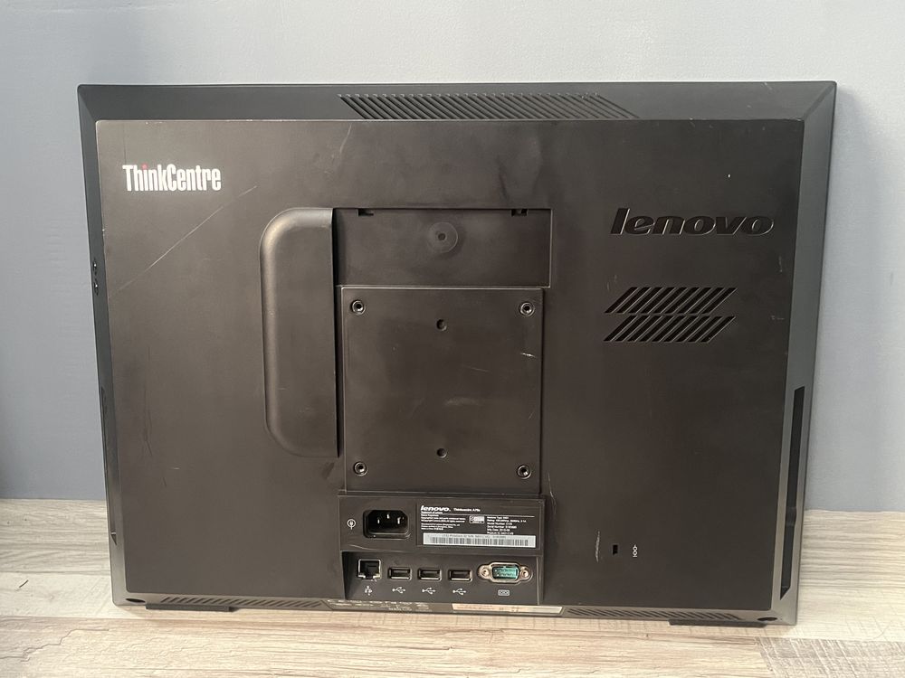 Продавам 2 в 1 Компютър с Монитор Lenovo Thinkcentre.