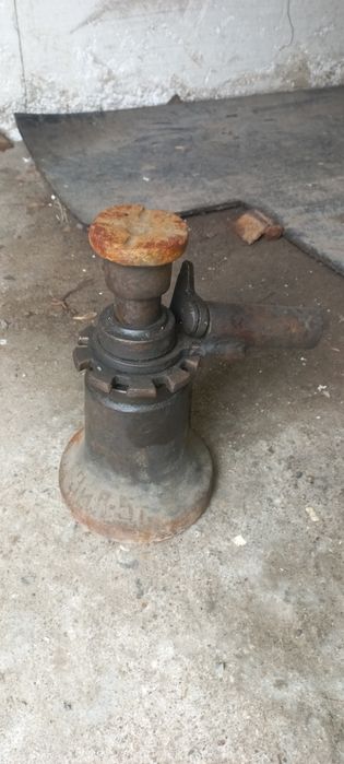 Продам  домкрат 5 тон