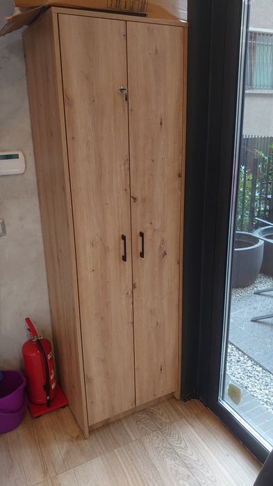 Гардероб с две врати