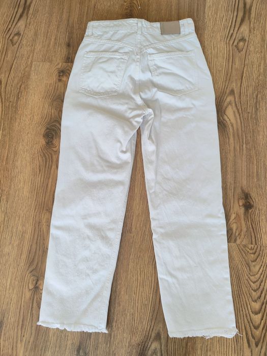 Сет размер 38/М. Цена 30 лв.  
1. Стилни  дънки Pull &