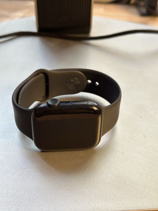 Apple Watch 9 45mm Midnight в отличном состоянии