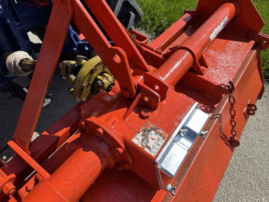 Freză de pământ . Recent adusă!