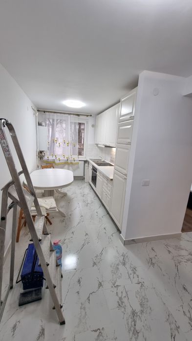 Închiriez apartament cu 3 camere
