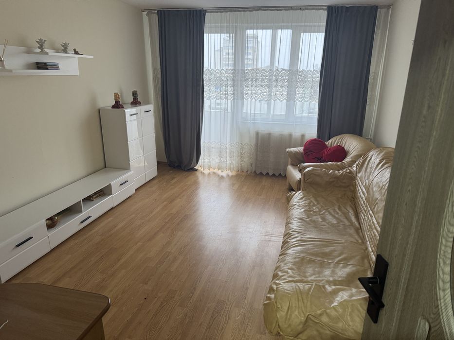 Inchiriez apartament 2 camere decomandat